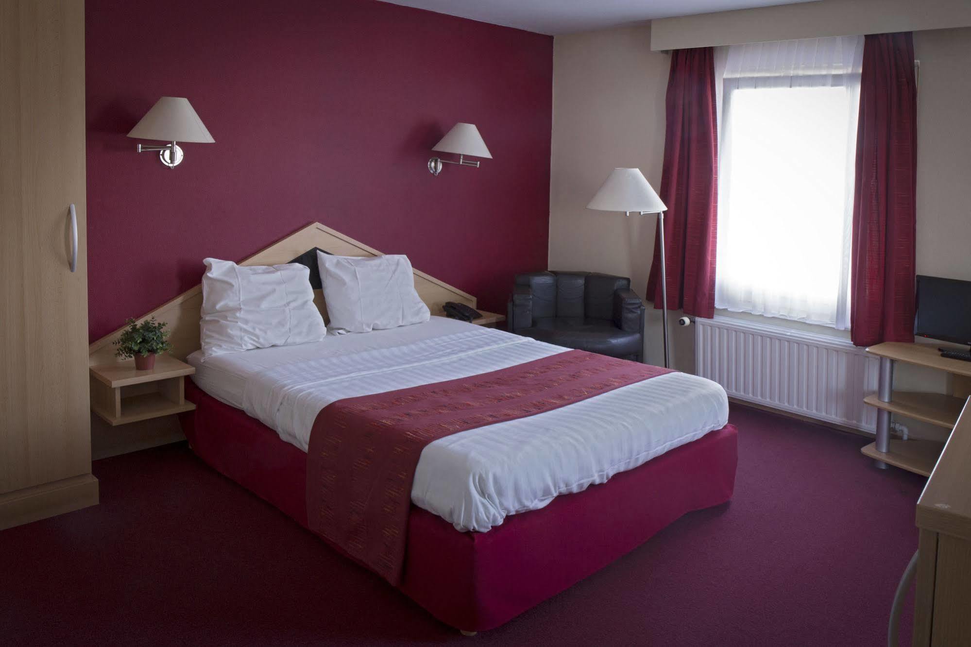 Hotel New Flanders Синт-Никлас Екстериор снимка